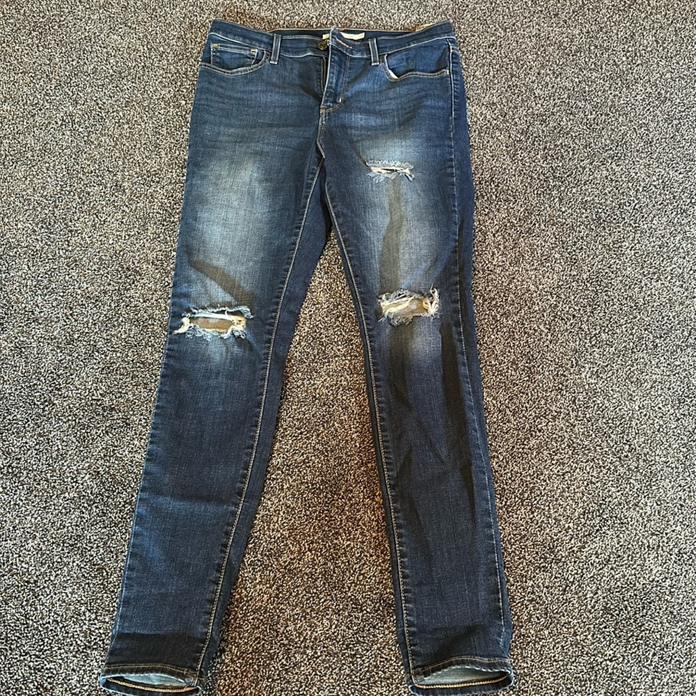Levi size 28 high rise super skinny jean